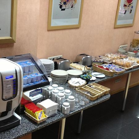 Hostal Cataluna Zaragoza Luaran gambar