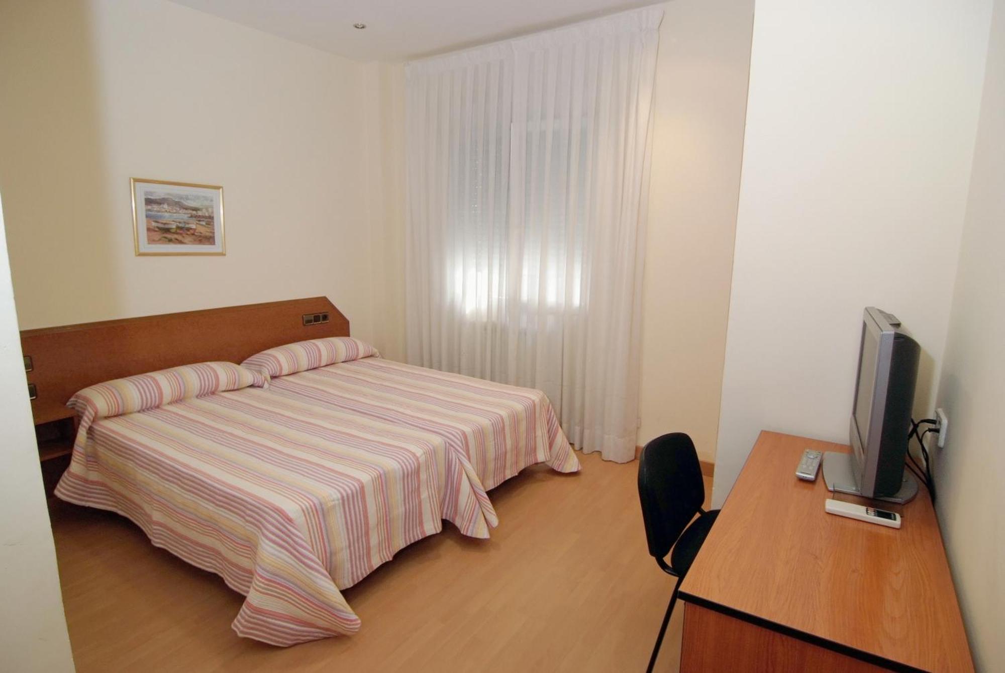 Hostal Cataluna Zaragoza Luaran gambar