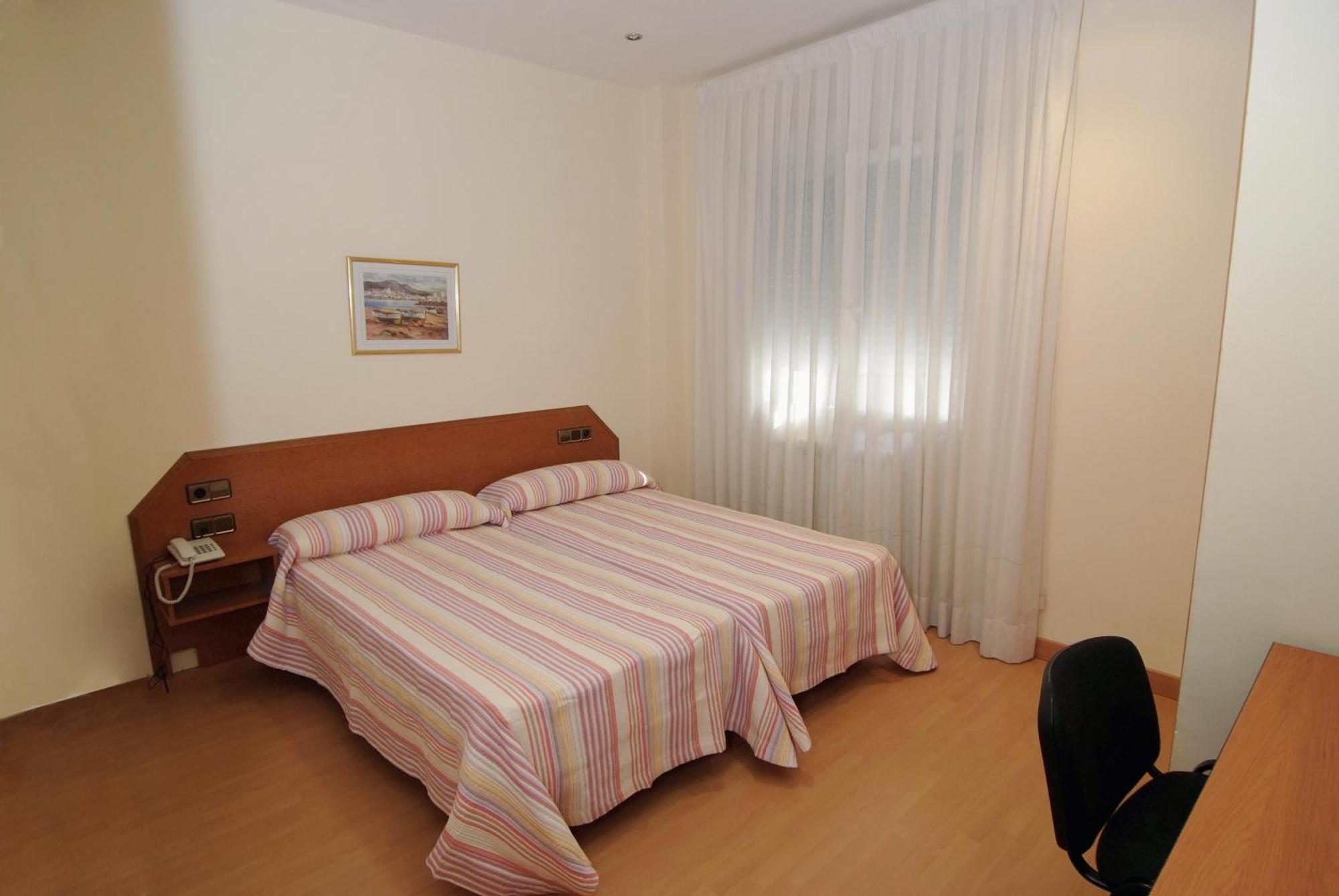 Hostal Cataluna Zaragoza Luaran gambar