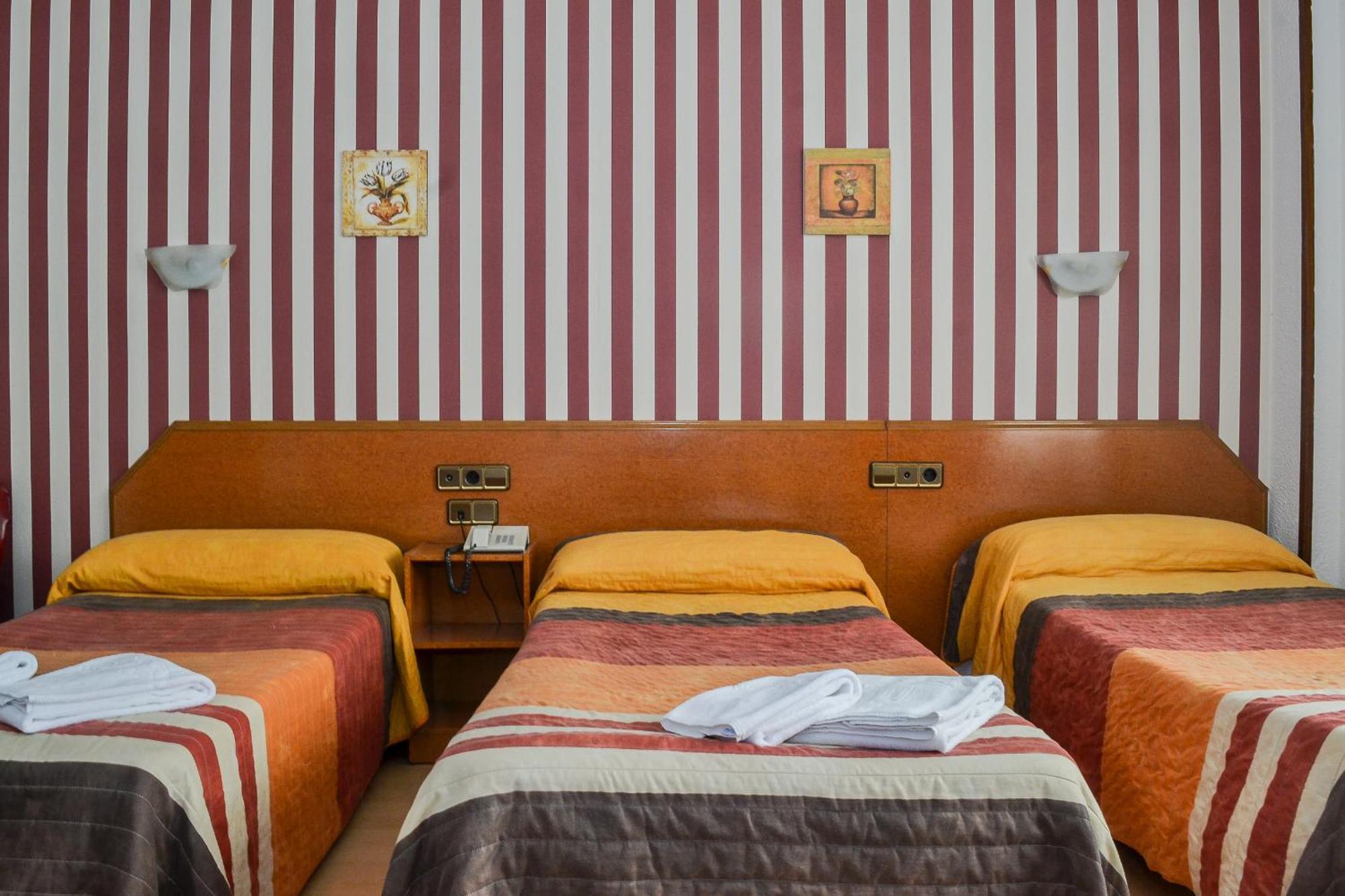 Hostal Cataluna Zaragoza Bilik gambar