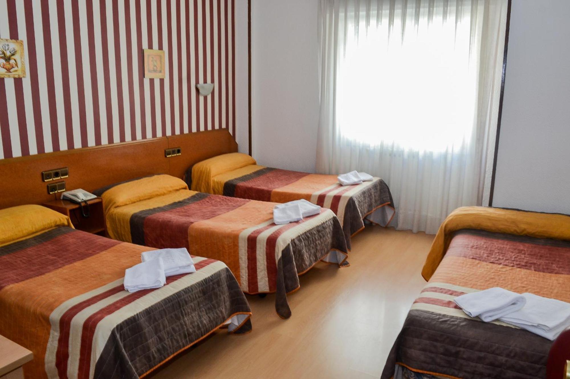 Hostal Cataluna Zaragoza Bilik gambar