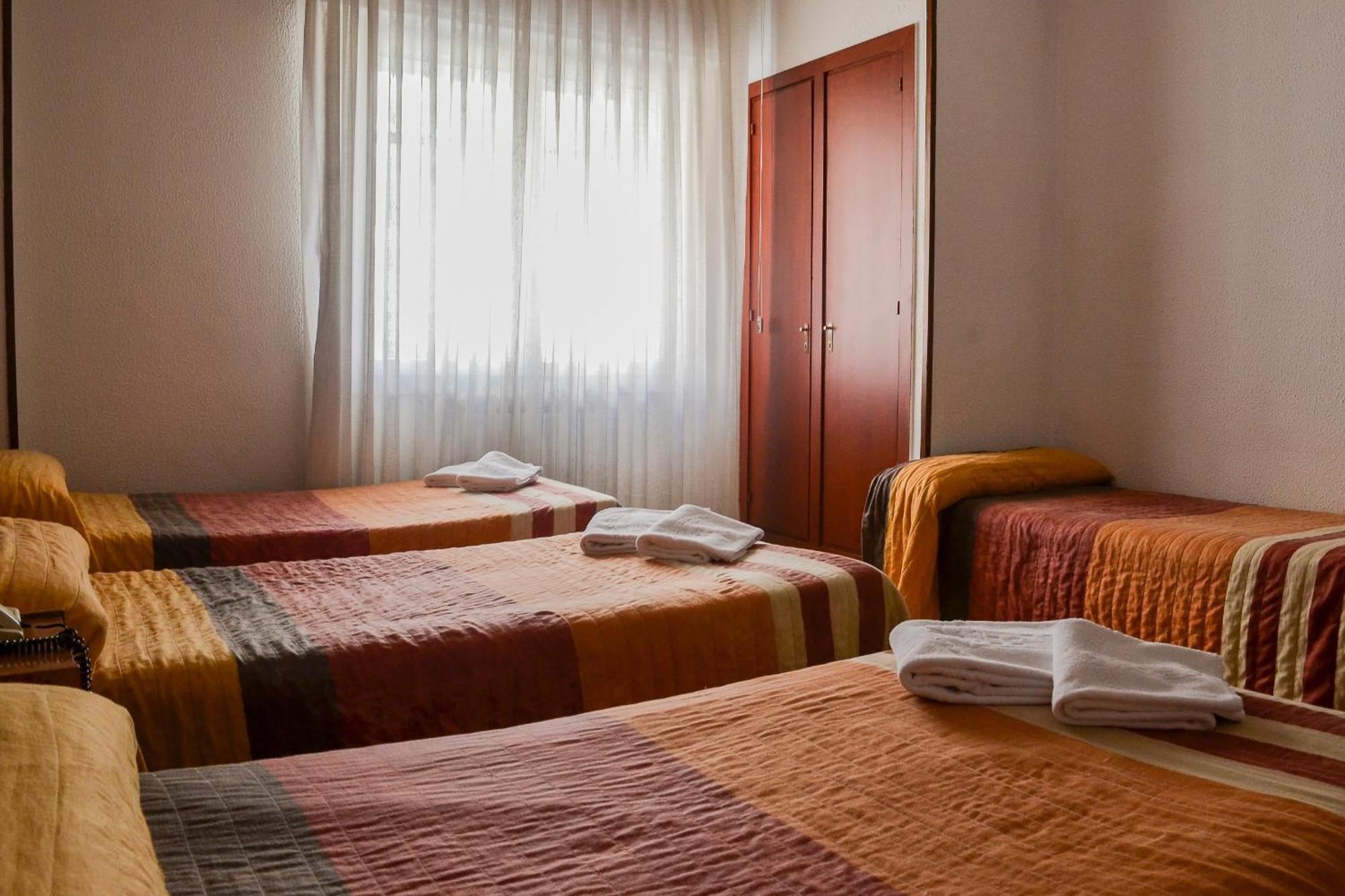 Hostal Cataluna Zaragoza Bilik gambar