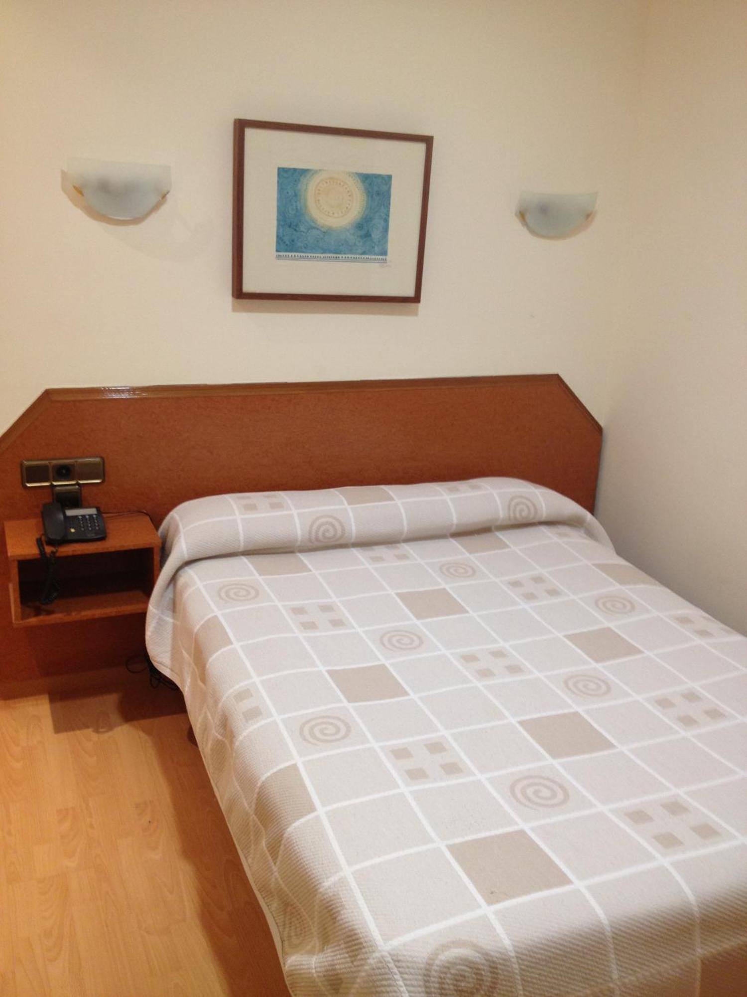 Hostal Cataluna Zaragoza Luaran gambar