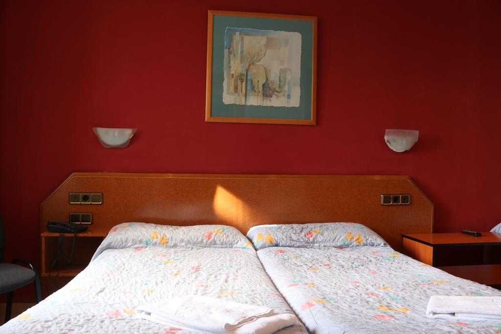 Hostal Cataluna Zaragoza Luaran gambar