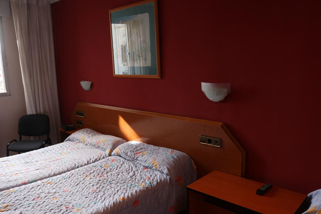 Hostal Cataluna Zaragoza Luaran gambar