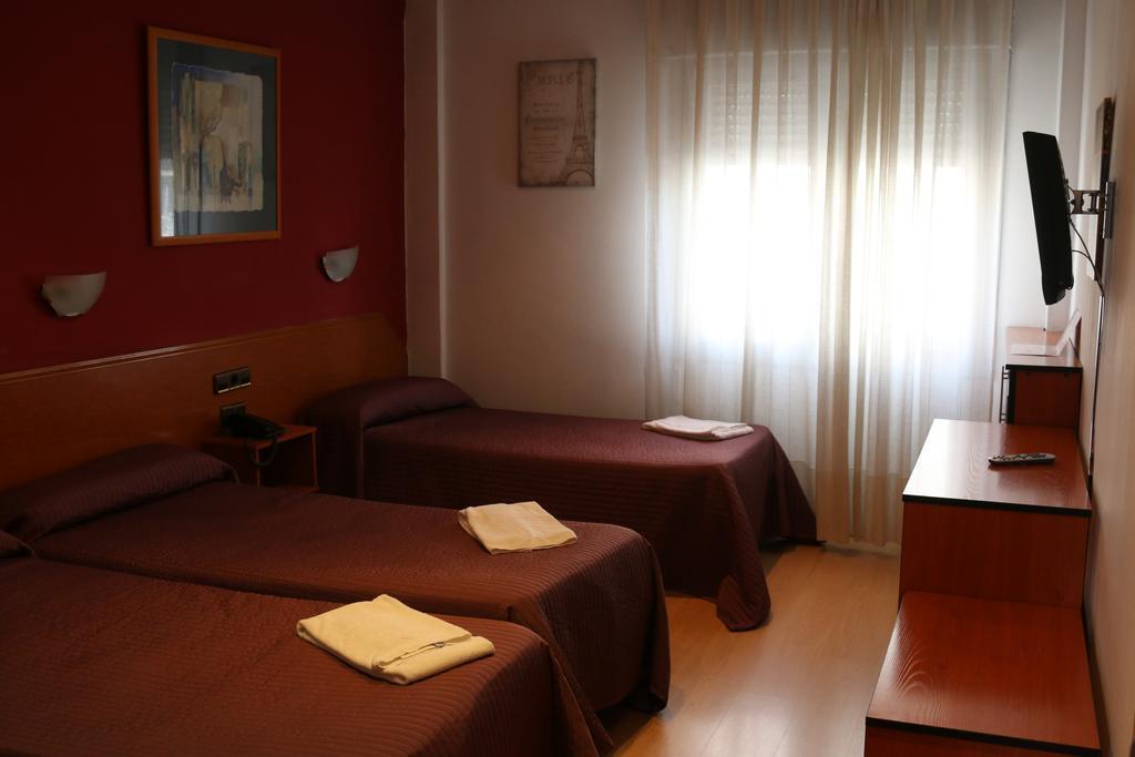 Hostal Cataluna Zaragoza Luaran gambar
