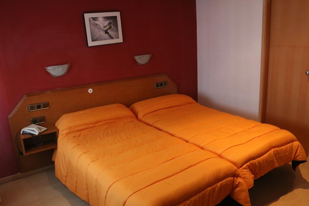 Hostal Cataluna Zaragoza Luaran gambar