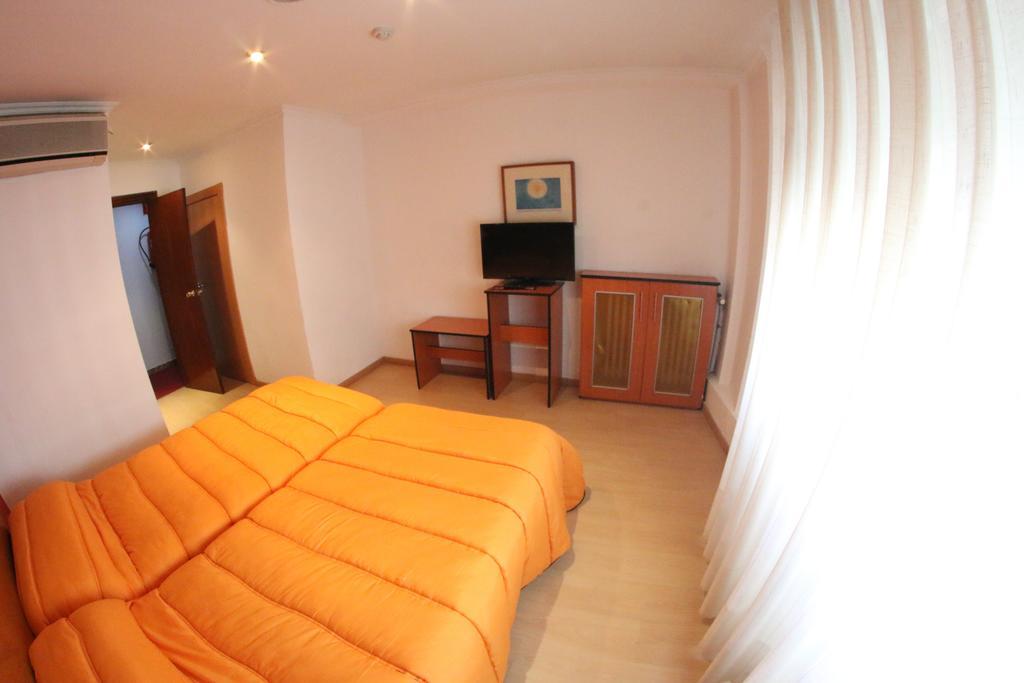 Hostal Cataluna Zaragoza Luaran gambar