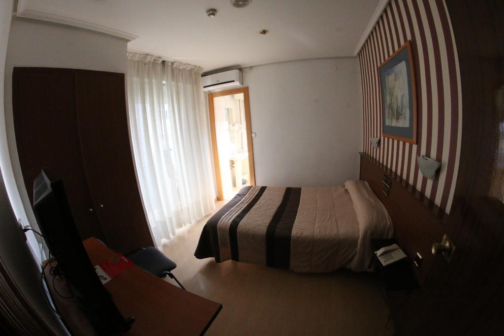 Hostal Cataluna Zaragoza Luaran gambar