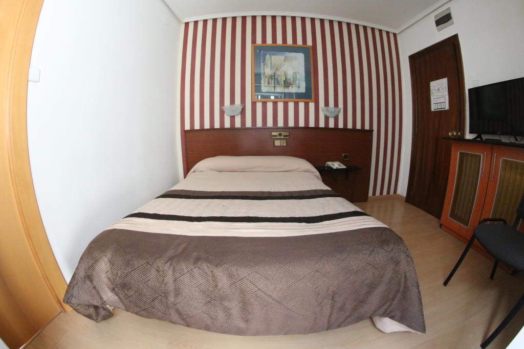 Hostal Cataluna Zaragoza Luaran gambar