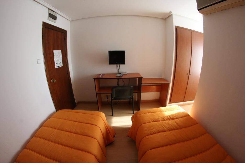 Hostal Cataluna Zaragoza Luaran gambar