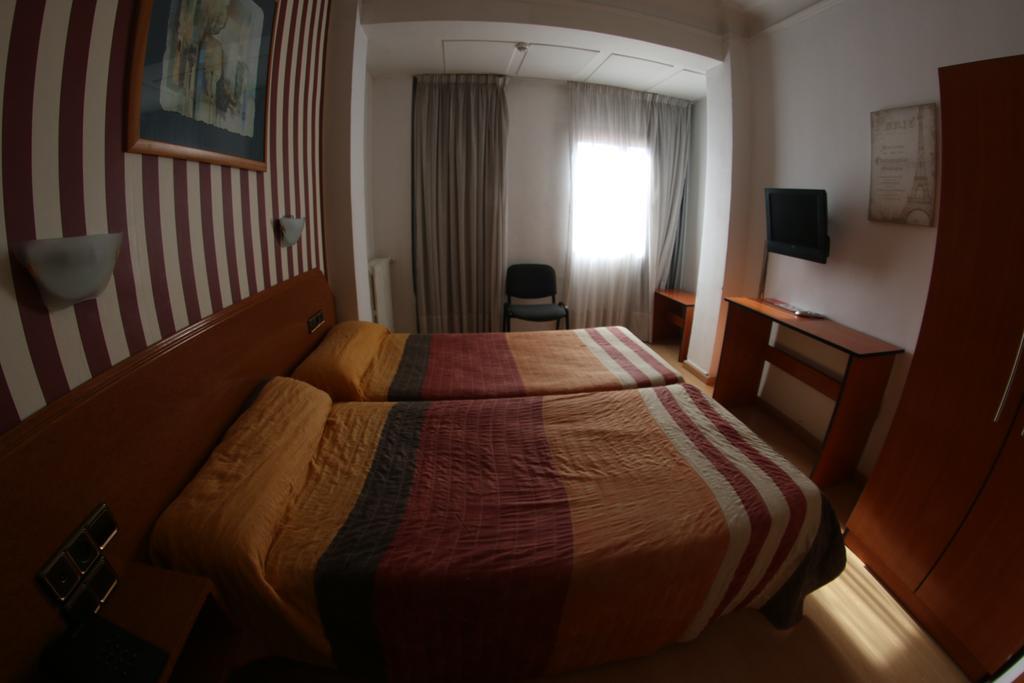 Hostal Cataluna Zaragoza Luaran gambar