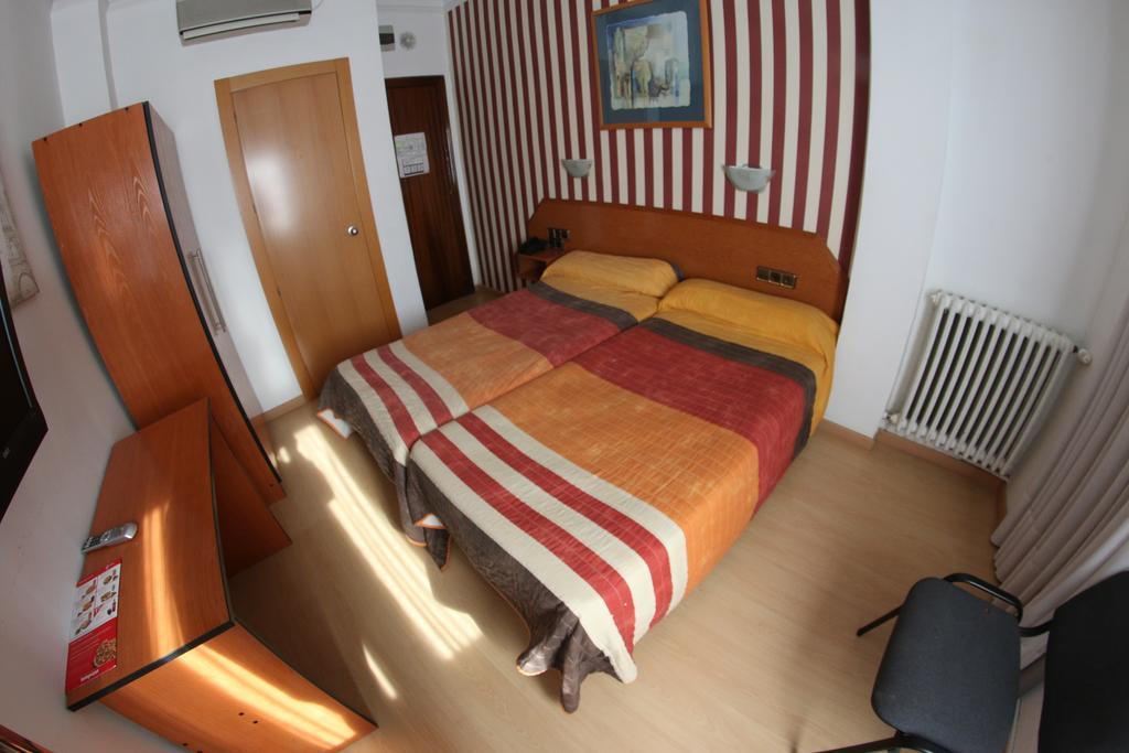Hostal Cataluna Zaragoza Luaran gambar