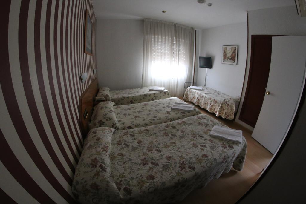 Hostal Cataluna Zaragoza Luaran gambar