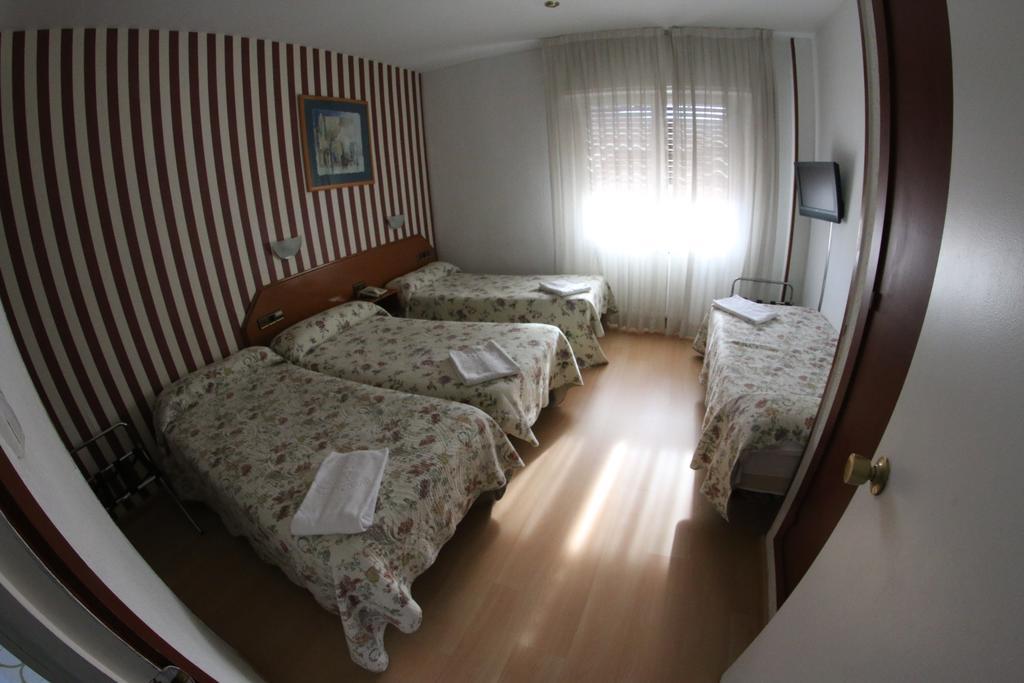 Hostal Cataluna Zaragoza Luaran gambar
