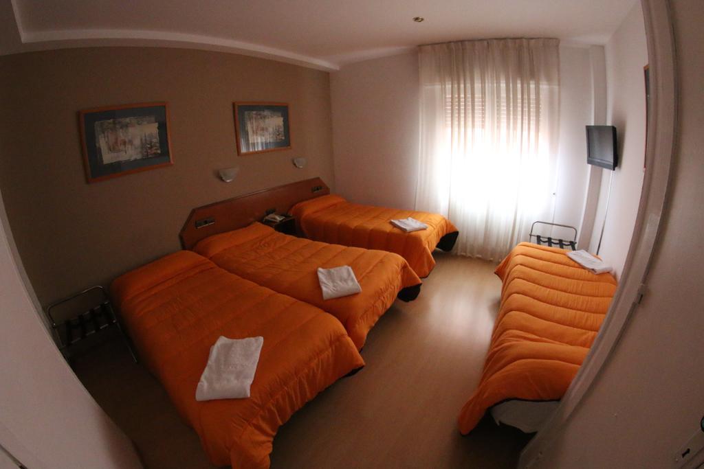 Hostal Cataluna Zaragoza Luaran gambar