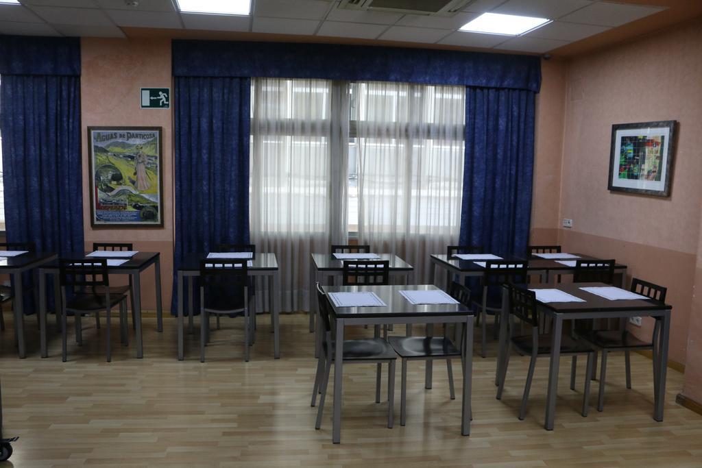 Hostal Cataluna Zaragoza Luaran gambar